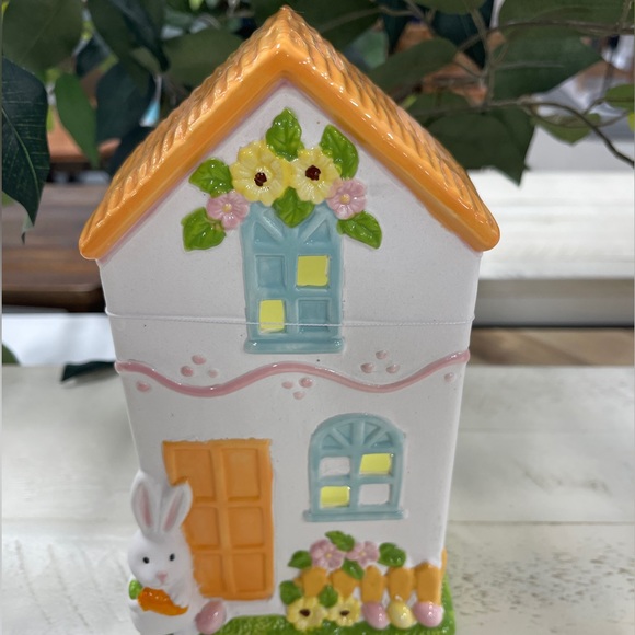 Cupcakes and Cashmere Easter Bunny Light Up Ceramic House NwT - Picture 5 of 6